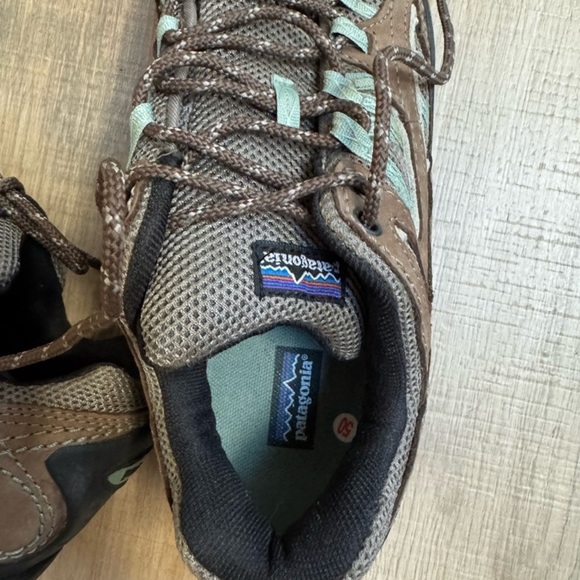 Women’s Patagonia Hiking Shoes Sz 8 - Picture 4 of 5